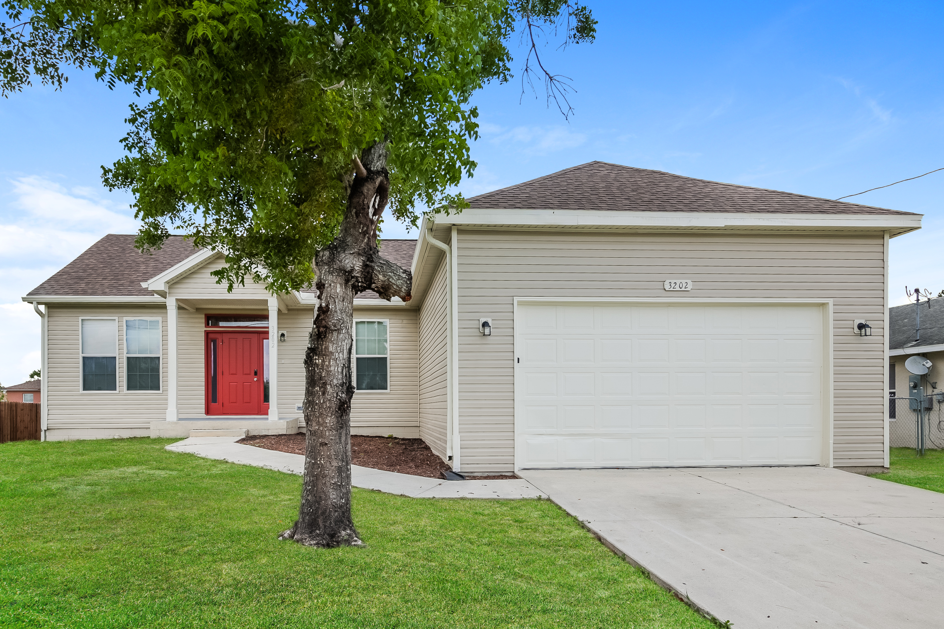 3202 6TH ST W LEHIGH ACRES, FL 33971
